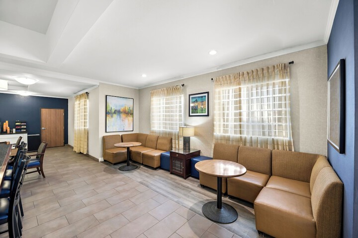 Hotel Interior 6 of 38