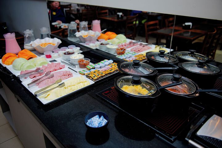Dining 21 of 30