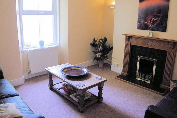 Room 6 of 12