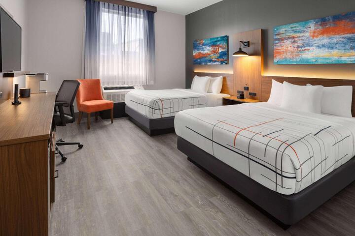 2 Queen Beds (3 of 5)