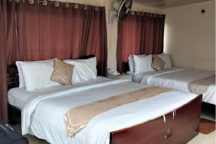 Room 4 of 25