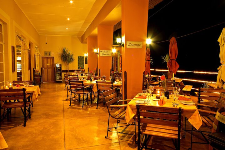 Dining 36 of 37