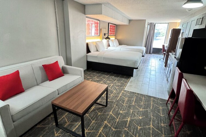 2 Queen Beds (11 of 13)