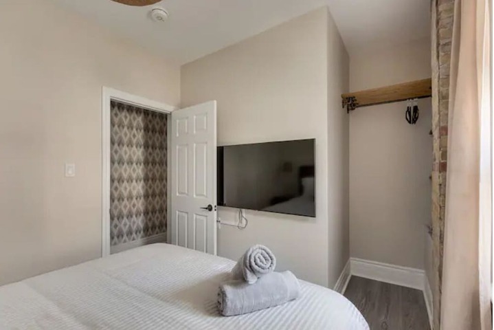 Room 2 of 20