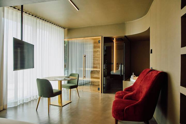 Room 3 of 39