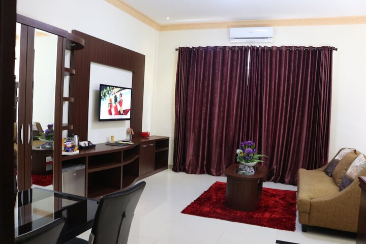 Room 10 of 108