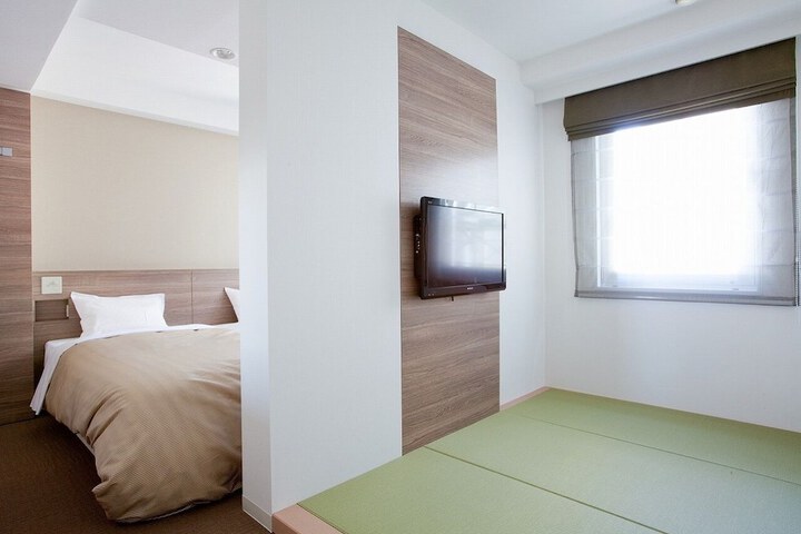 Room 28 of 75