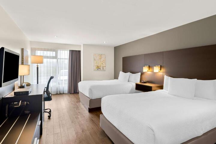 2 Double Beds Pillowtop Mattress Refrigerator, Coffee Maker High Speed Internet Accessible Desk Full Breakfast (9 of 14)