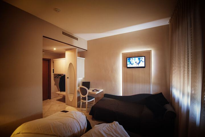 Room 16 of 99