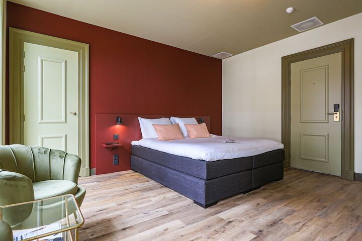 Room 5 of 15