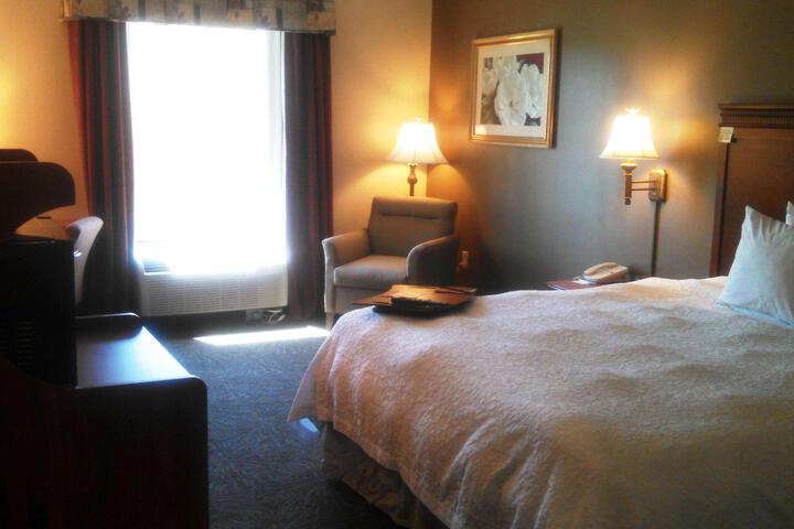 1 King Bed (3 of 8)