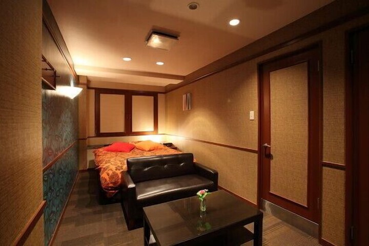 Room 13 of 36