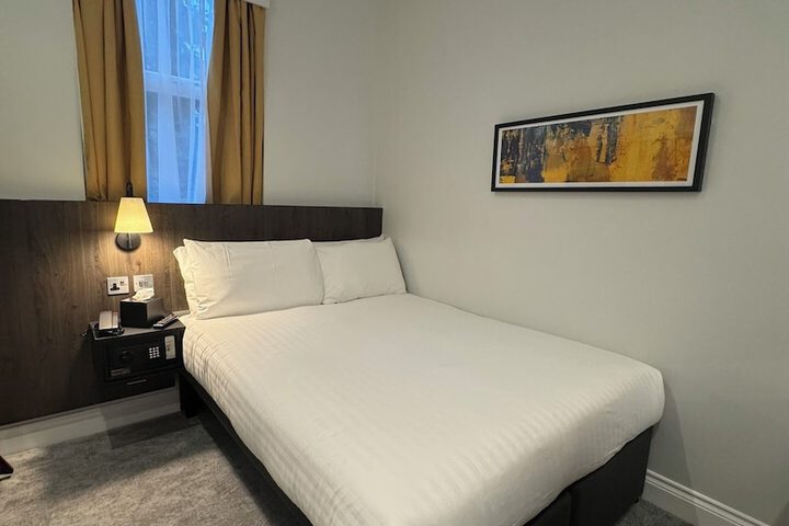 Room 25 of 48