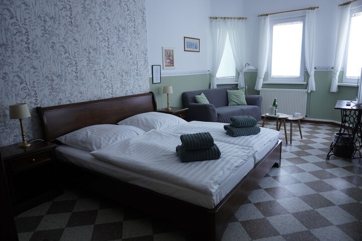 Room 4 of 10