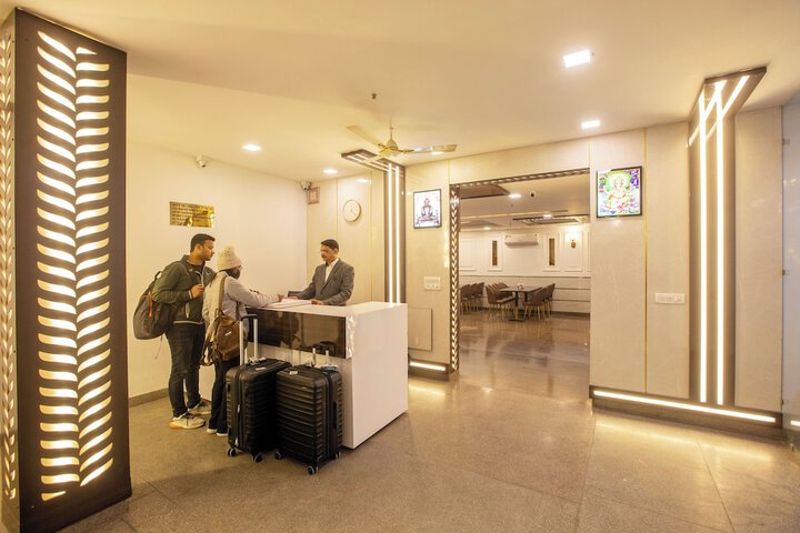 Check-in/check-out kiosk