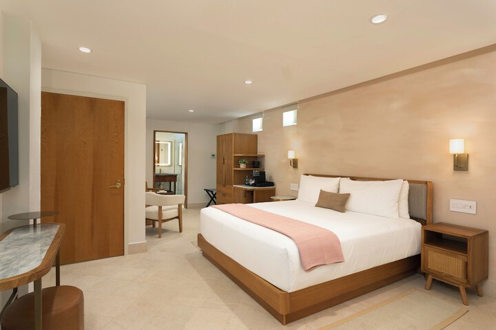 Room 4 of 62
