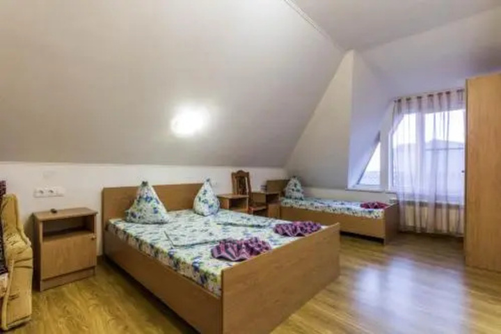Room 5 of 17