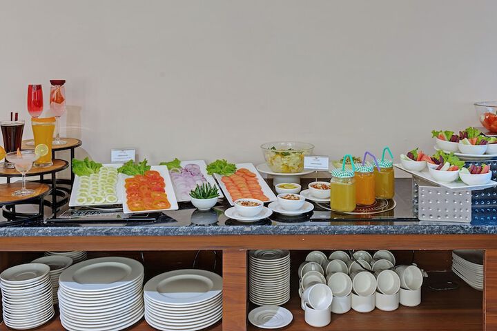 Dining 40 of 48