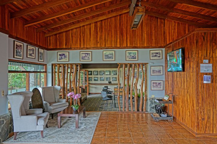 Entrance & Lobby