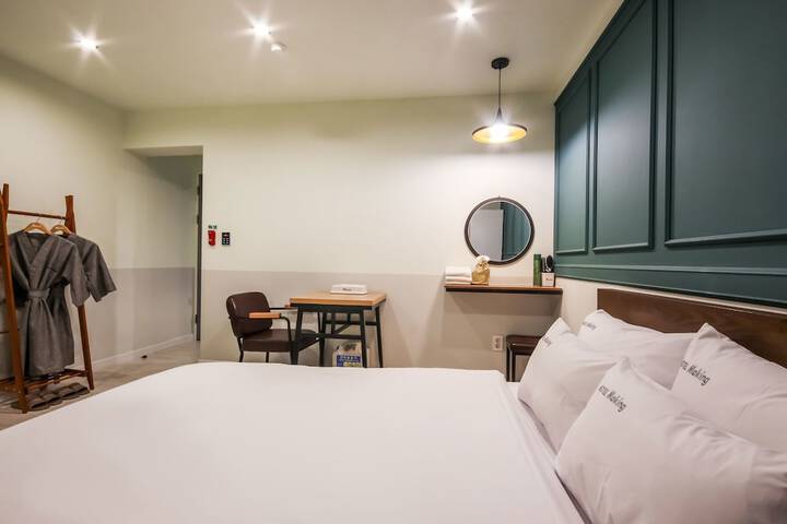 Room 2 of 37