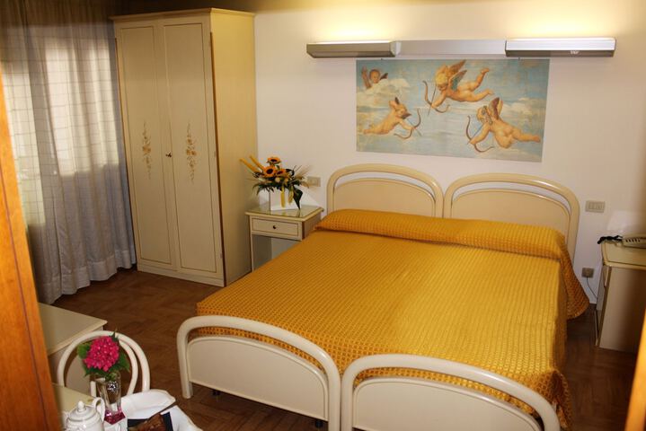 Room 6 of 41
