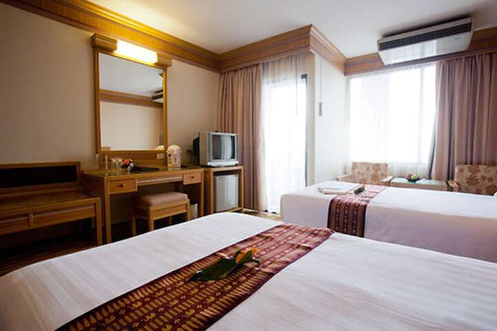 Room 10 of 104