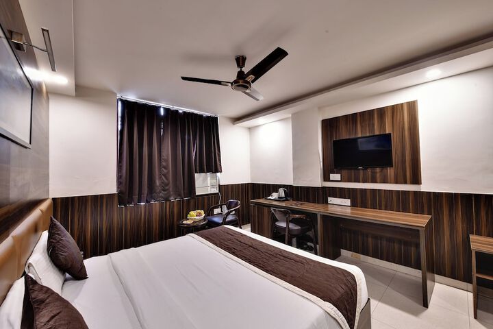 Room 13 of 31