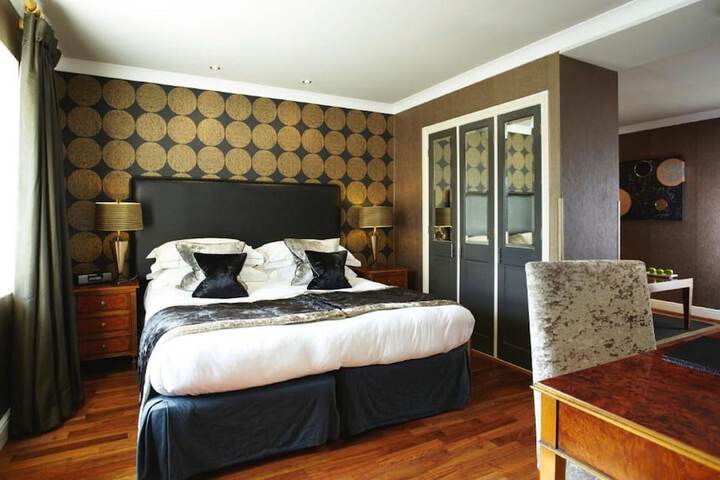 Room 28 of 136