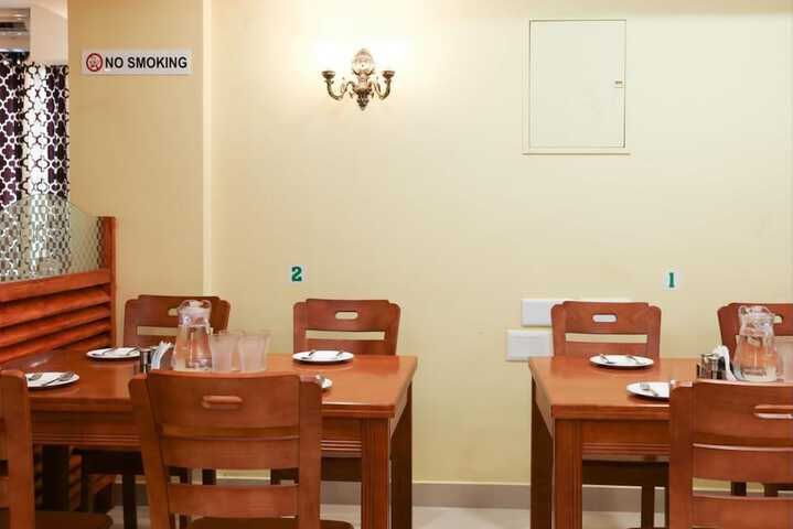 Dining 19 of 22