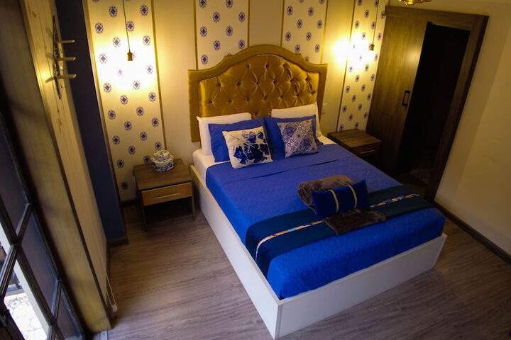 Room 5 of 62