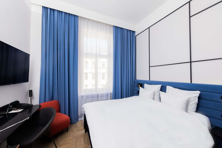 Room 74 of 229