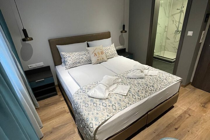 Room 3 of 23