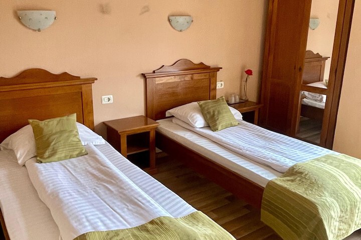 Room 16 of 20