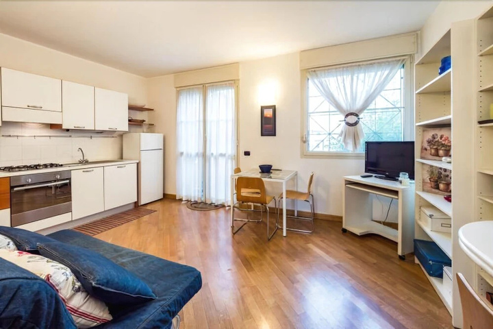 Room 4 of 14