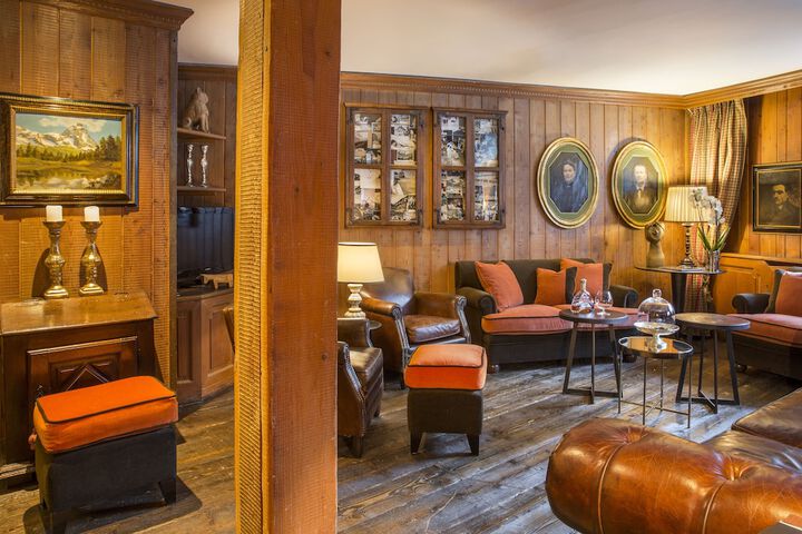 Lounge 52 of 62