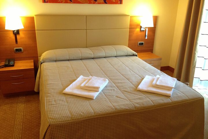 Room 10 of 52