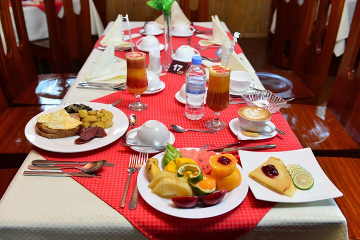 Breakfast/Coffee Service 26 of 45