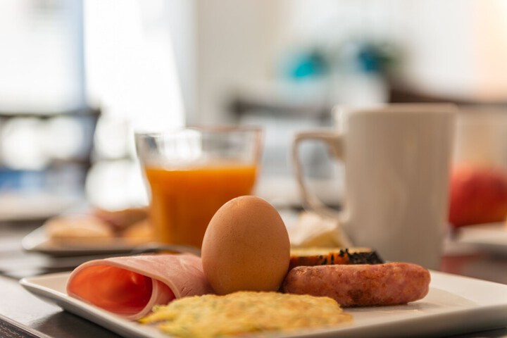Breakfast/Coffee Service 23 of 26