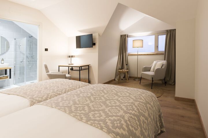 Room 9 of 28