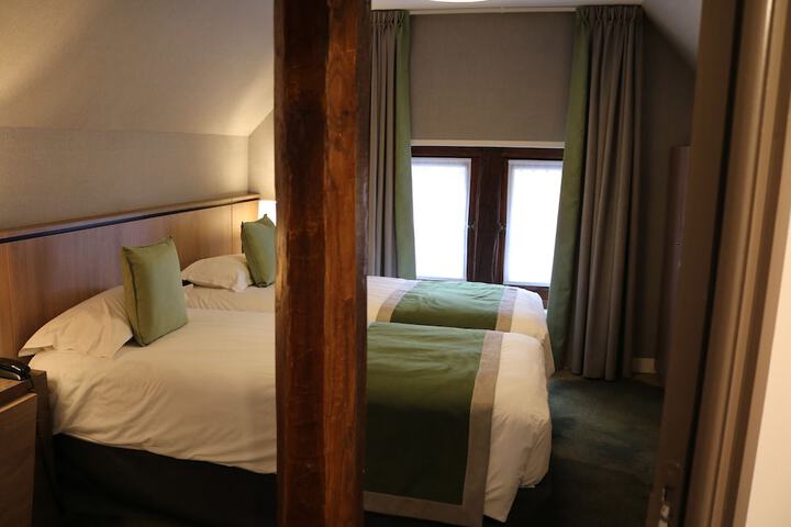 Room 6 of 94