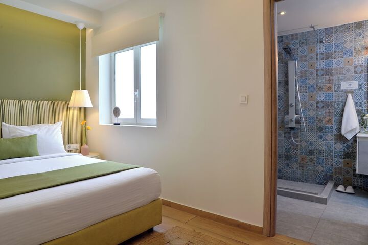 Room 8 of 37