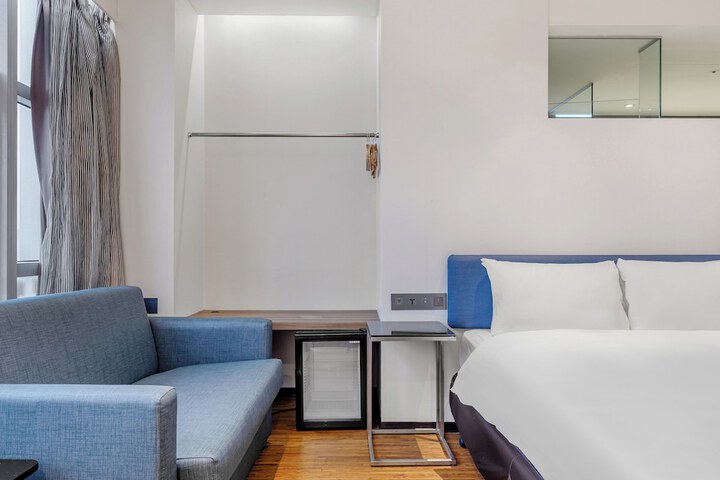 Room 95 of 162