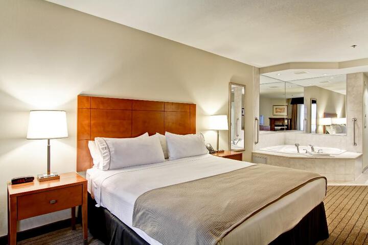 1 King Bed (4 of 4)