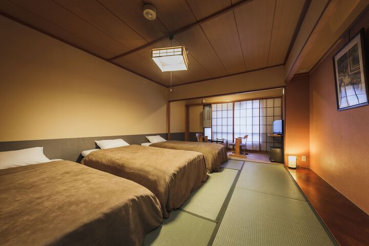 Room 9 of 37