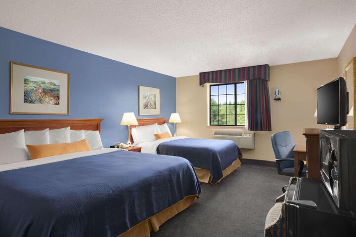 1 King Bed (6 of 10)