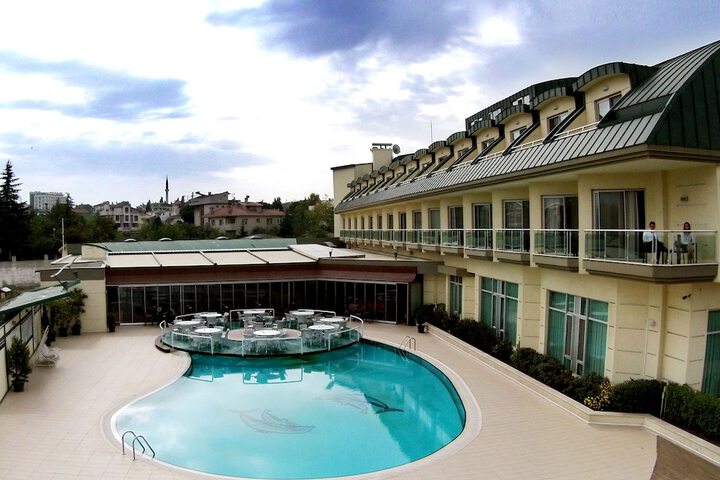 Pools & Facilities
