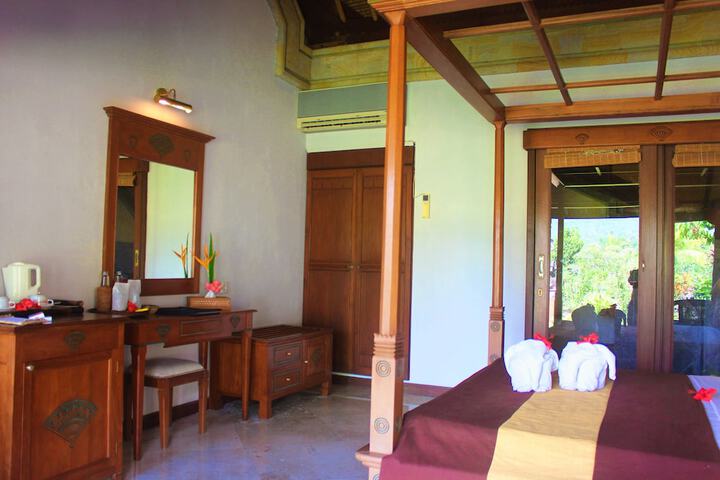 Room 7 of 25