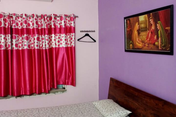 Room 13 of 35