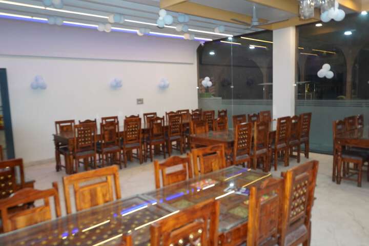 Dining 49 of 54