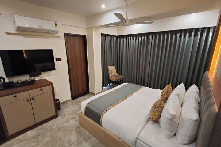 Room 7 of 34
